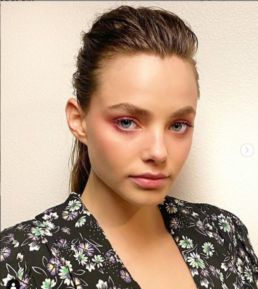 Kristine Froseth's net worth is estimated to be $400,000.
